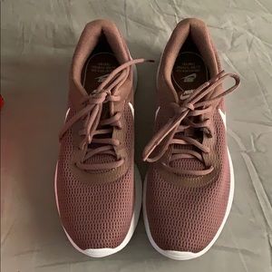 Brand new Nike Tanjun mauve white tennis shoes